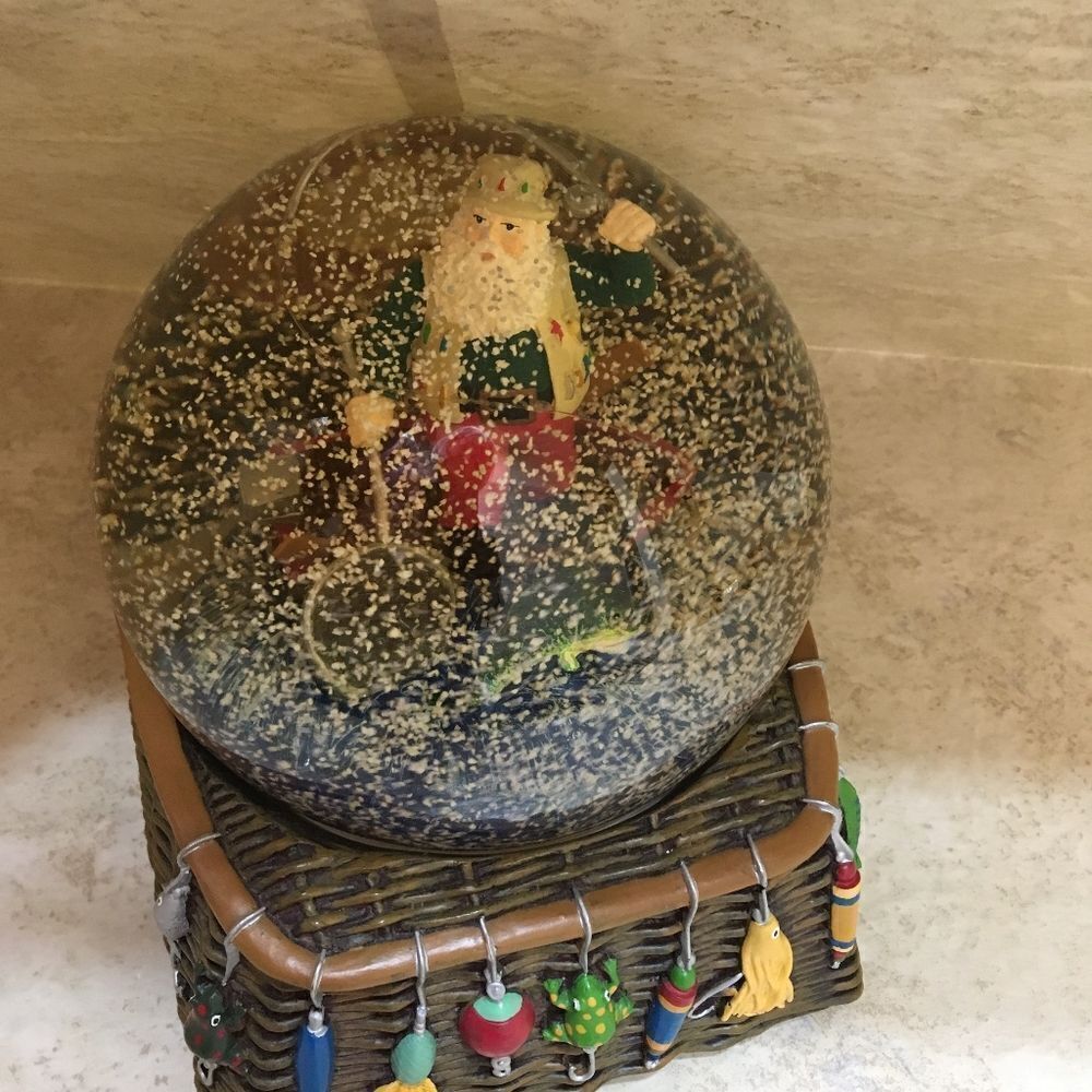 MR CHRISTMAS NORTH LODGE FISHING THEME SNOW GLOBE - Picture 4 of 12